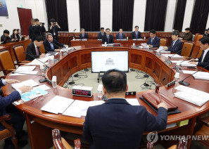 정보위원회 전체회의 (서울=연합뉴스) 황광모 기자 = 22일 서울 여의도 국회에서 정보위원회 전체회의가 열리고 있다. 2025.10.22 [공동취재] hkmpooh@yna.co.kr